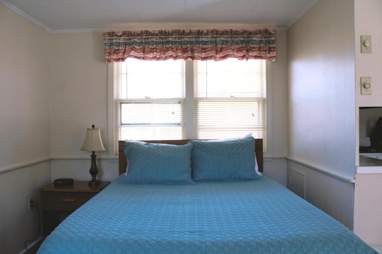 Midway & Motel 2*